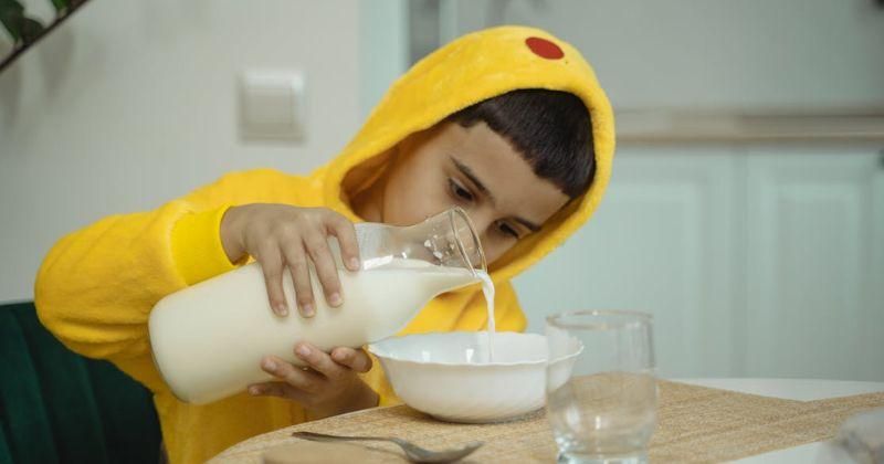 Mengapa Anak Sering Merasa Mual Setelah Minum Susu di Pagi Hari?